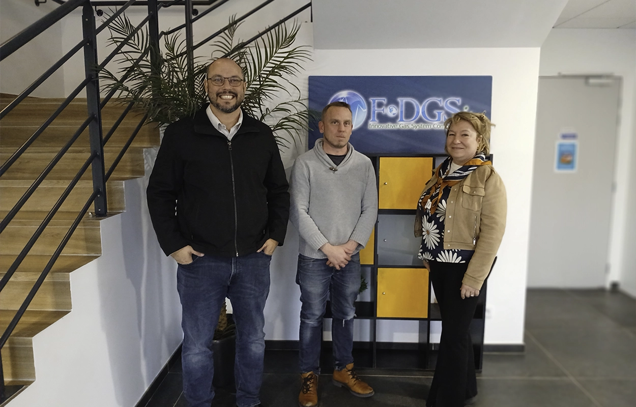 Treinamento em geradores de gás na F-DGSi: Eduardo Barbosa ao lado de Ian Dixon e Fabienne Paige